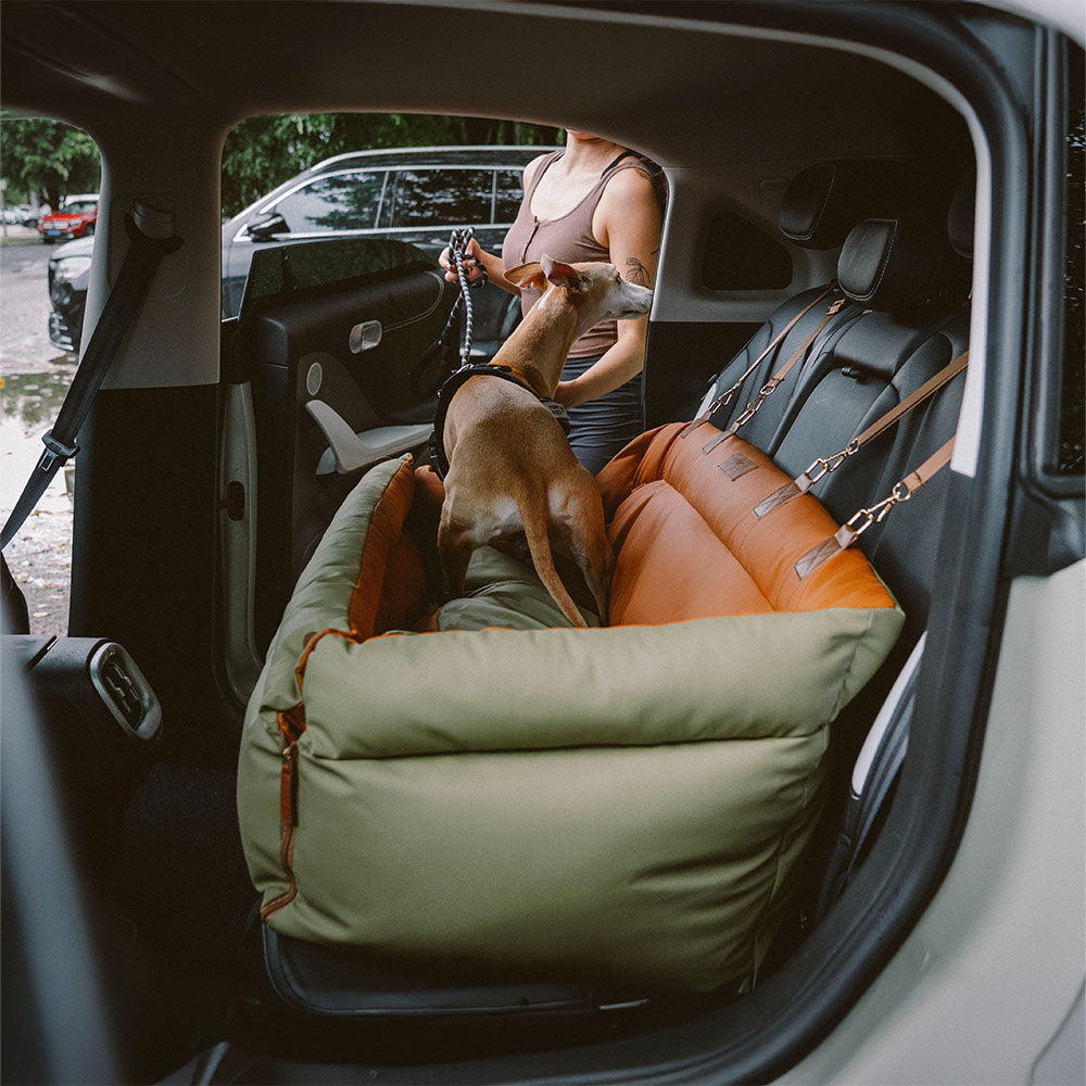 Grand lit rehausseur de siège d'auto pour chien en simili cuir de luxe - Urban Voyager