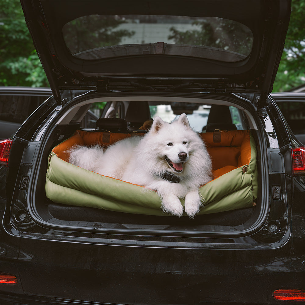 Grand lit rehausseur de siège d'auto pour chien en simili cuir de luxe - Urban Voyager
